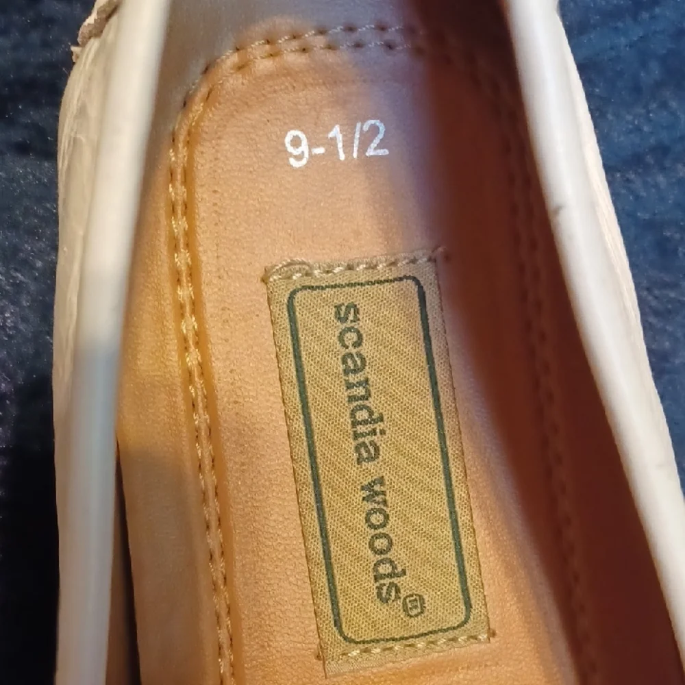 Scandia Woods stylish leather